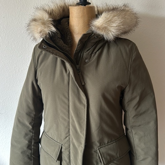 Uniqlo sz XS Down Hybrid parka with faux fur hood insulated green zip/snap VGUC - Picture 3 of 9